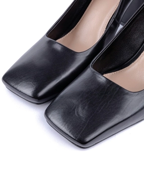 Жіночі туфлі Attizzare чорні U800090121